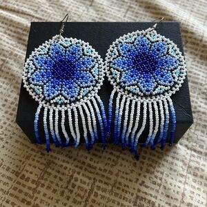 💙 BEAUTIFUL blue beaded earrings! 💙